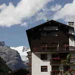 Les Coupoles 4*