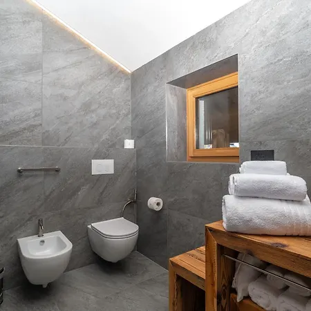 Breithorn Apartahotel 4*