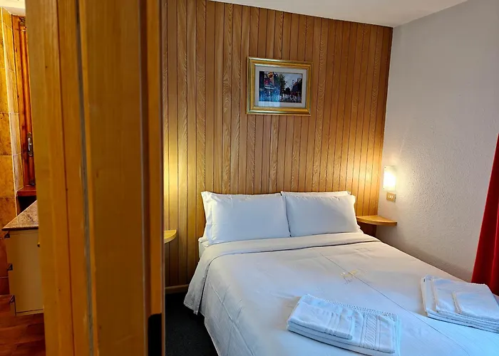 Les Coupoles 4* シャンポルク