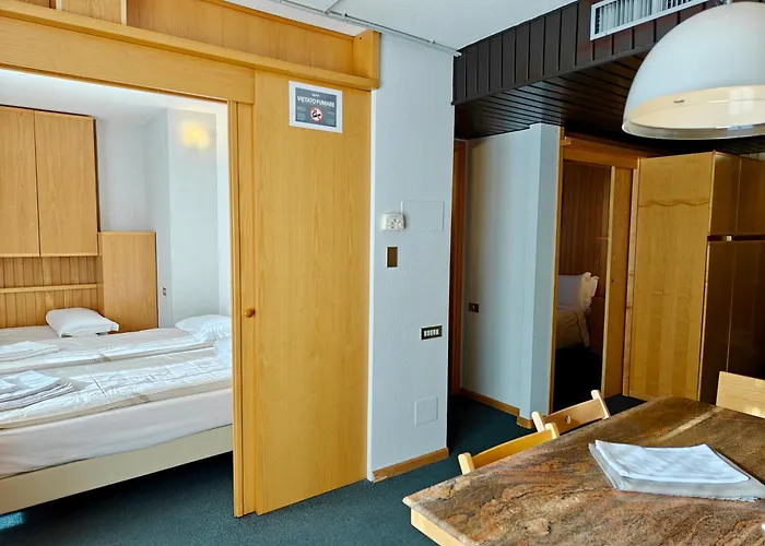 Les Coupoles 4* シャンポルク