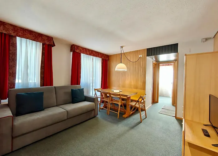 Les Coupoles 4* シャンポルク