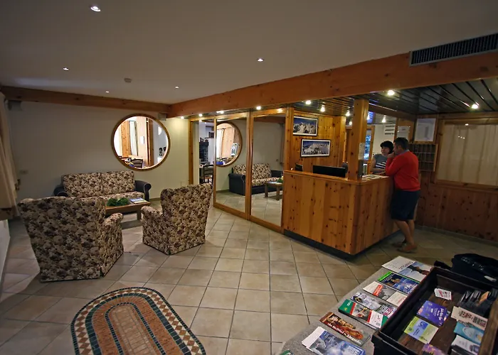 Les Coupoles アパートホテル シャンポルク