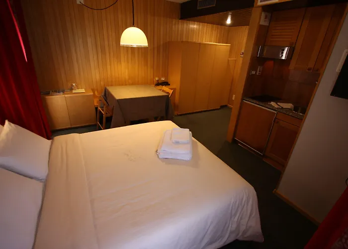 Les Coupoles 4* シャンポルク