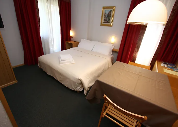 Les Coupoles アパートホテル シャンポルク